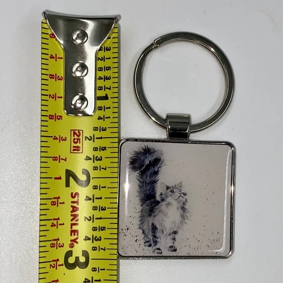 Fur, Feathers & Whiskers Cat Keyring ‘Lady of the House’ by Wrendale Designs - Picture 3 of 6